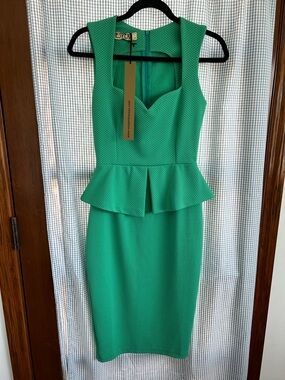 Sleeveless Peplum Sheath Dress in Green